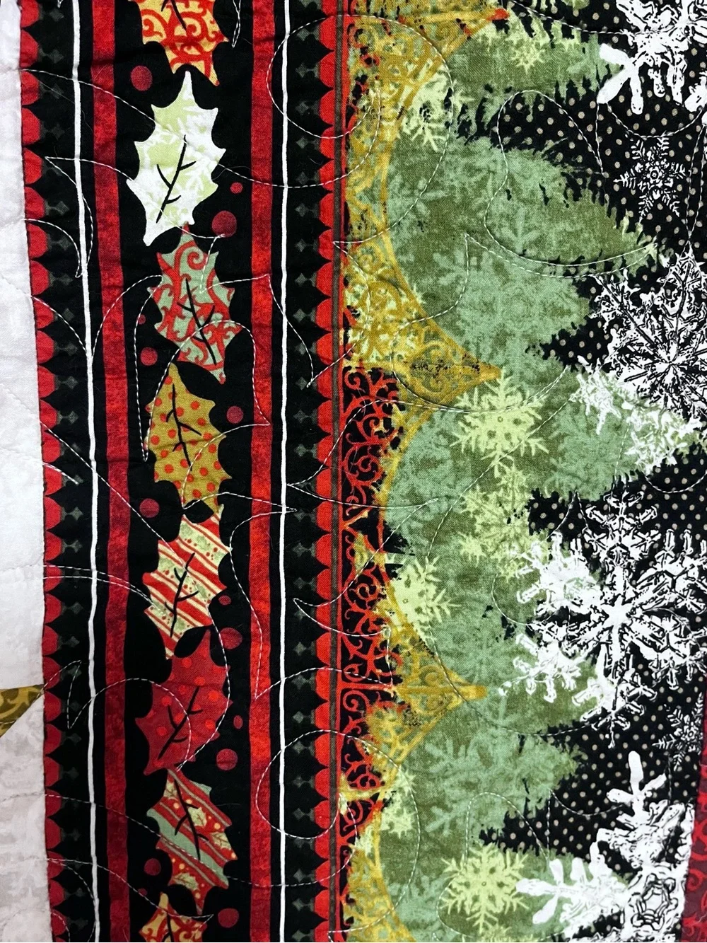 Festive Christmas Star Patchwork Quilt in Red, Green, White